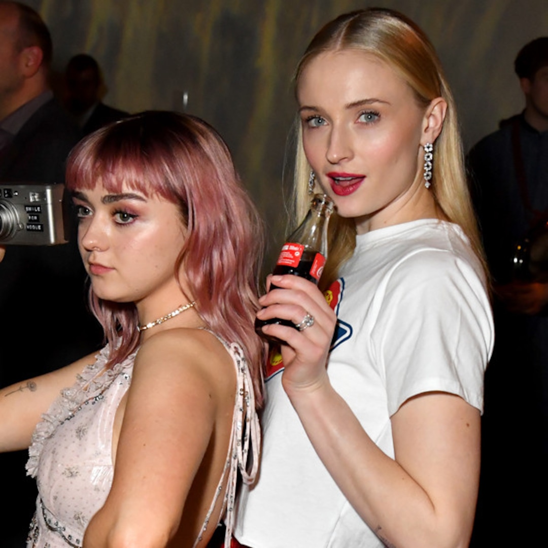 Photos from Sophie Turner and Maisie Williams' Friendship E! Online AU Photos from Sophie Turner and Maisie Williams' Friendship E! Online AU